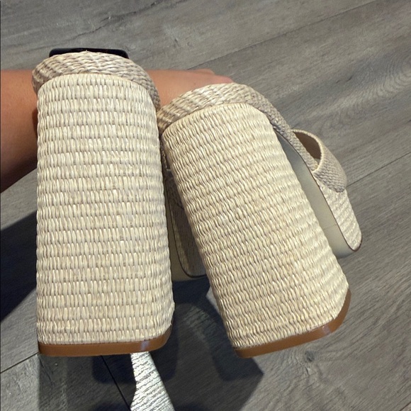 Larroude Dolly Mule In Natural Raffia - Picture 5 of 5